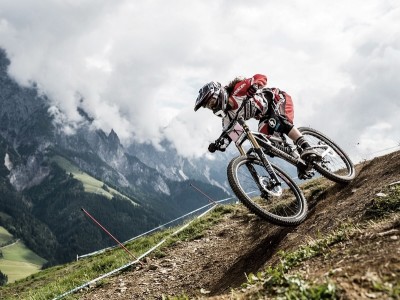 MOUNTAIN BIKE